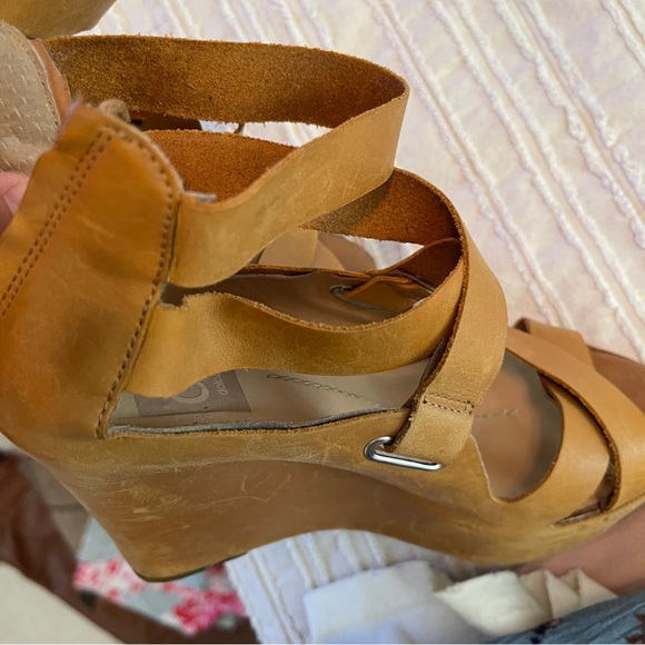 Dolce Vita Camel Wedges Size 6 - Picture 8 of 8
